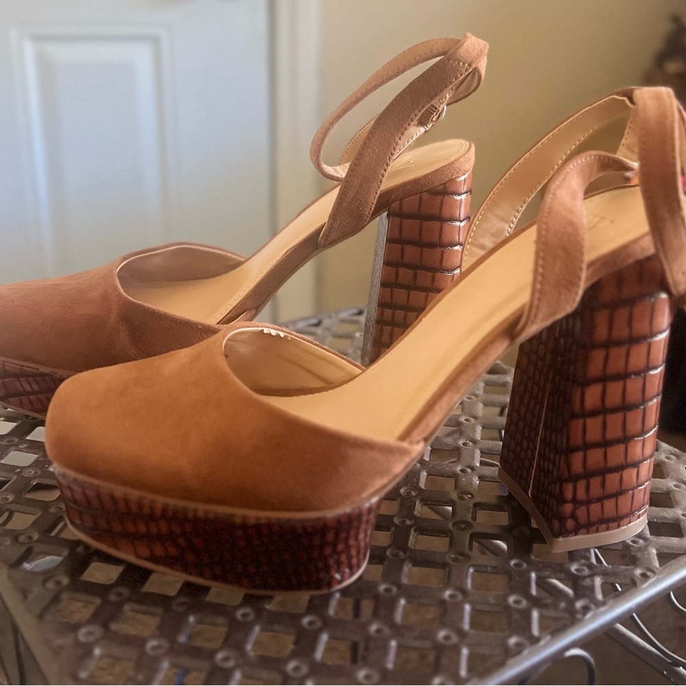 New York & Company Brown Platform Clogs with Chunky Heel - Picture 5 of 6
